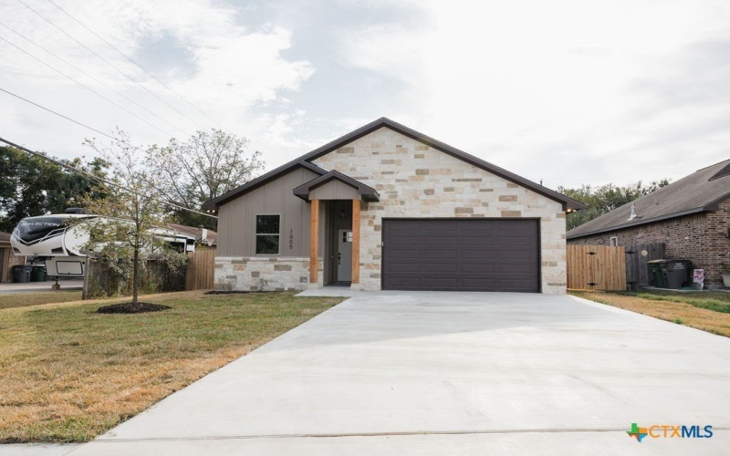 1005 Broadmoor Street, Victoria, TX 77904, 4 Bedrooms Bedrooms, ,2 BathroomsBathrooms,Residential,For Sale,1005 Broadmoor Street,0,596365