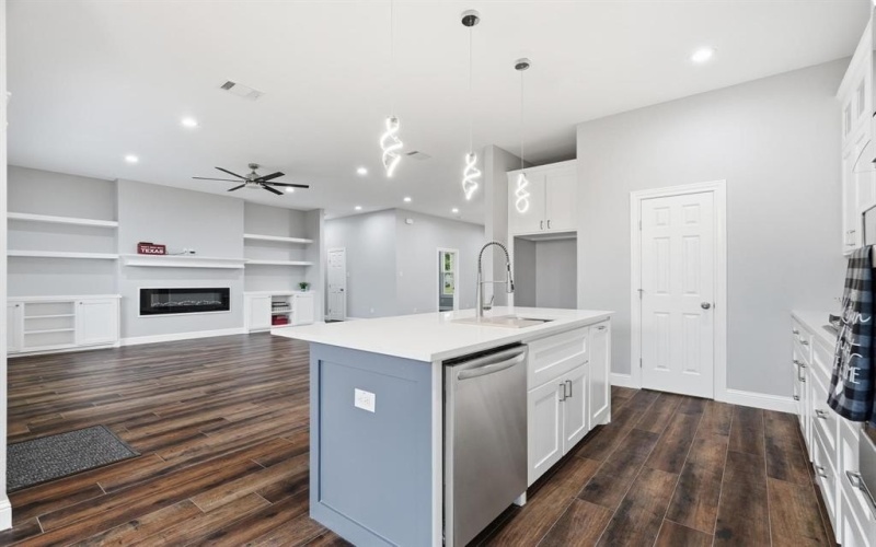 802 Waters Edge Drive, Abilene, TX 79602, 4 Bedrooms Bedrooms, ,3 BathroomsBathrooms,Residential,For Sale,802 Waters Edge Drive,0,21055113