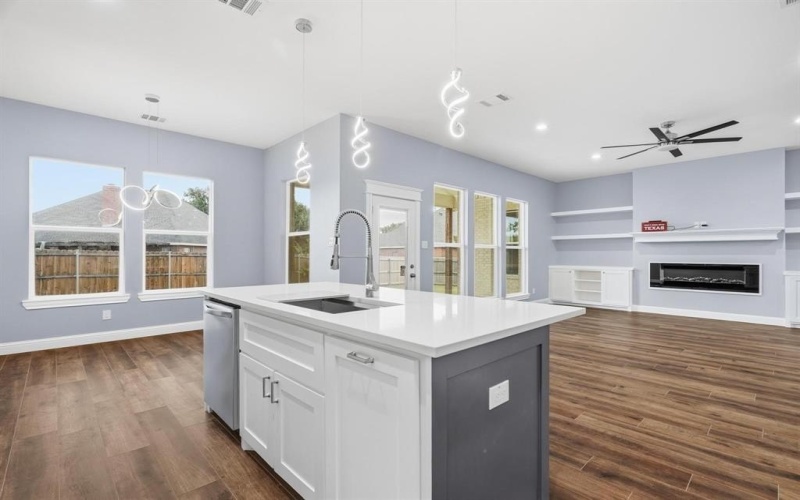 802 Waters Edge Drive, Abilene, TX 79602, 4 Bedrooms Bedrooms, ,3 BathroomsBathrooms,Residential,For Sale,802 Waters Edge Drive,0,21055113