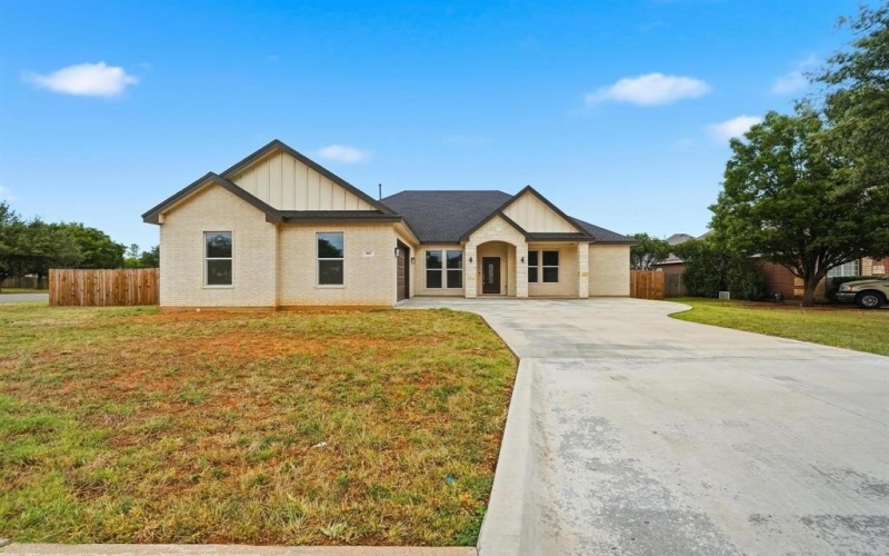 802 Waters Edge Drive, Abilene, TX 79602, 4 Bedrooms Bedrooms, ,3 BathroomsBathrooms,Residential,For Sale,802 Waters Edge Drive,0,21055113