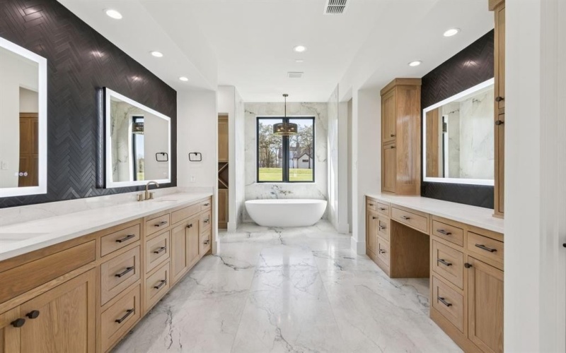 200 Dan Russell Bend, Weatherford, TX 76087, 4 Bedrooms Bedrooms, ,5 BathroomsBathrooms,Residential,For Sale,200 Dan Russell Bend,0,21096831