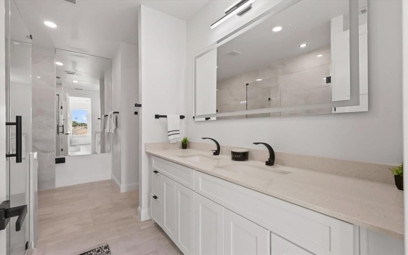 5204 Gibson Drive, The Colony, TX 75056, 4 Habitaciones Habitaciones , ,5 BañosBaños,Residential,En Venta,5204 Gibson Drive,0,21096905