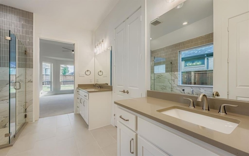 1817 Flowerfield Lane, Mansfield, TX 76063, 4 Bedrooms Bedrooms, ,2 BathroomsBathrooms,Residential,For Sale,1817 Flowerfield Lane,0,21097421