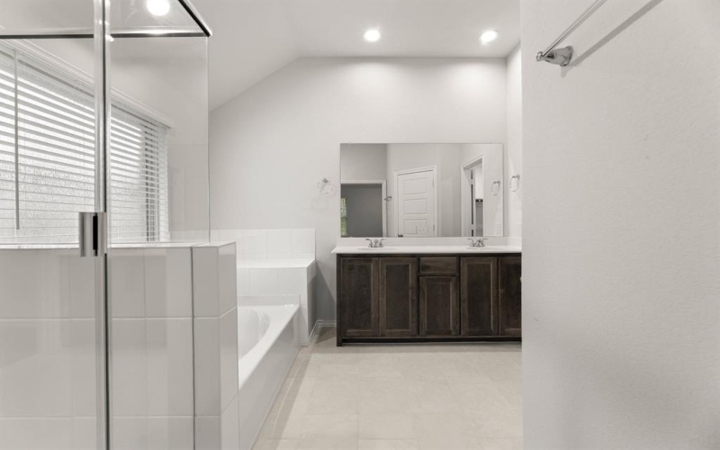 2609 Streamside Drive, Burleson, TX 76028, 4 Habitaciones Habitaciones , ,3 BañosBaños,Residential,En Venta,2609 Streamside Drive,0,21097581