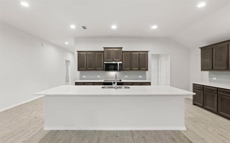 2609 Streamside Drive, Burleson, TX 76028, 4 Habitaciones Habitaciones , ,3 BañosBaños,Residential,En Venta,2609 Streamside Drive,0,21097581