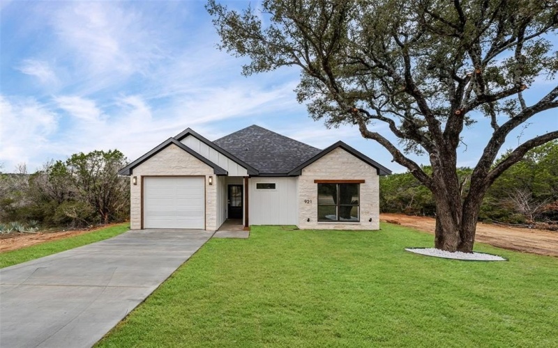 921 Thicket Trail, Granbury, TX 76048, 3 Bedrooms Bedrooms, ,2 BathroomsBathrooms,Residential,For Sale,921 Thicket Trail,0,21097764