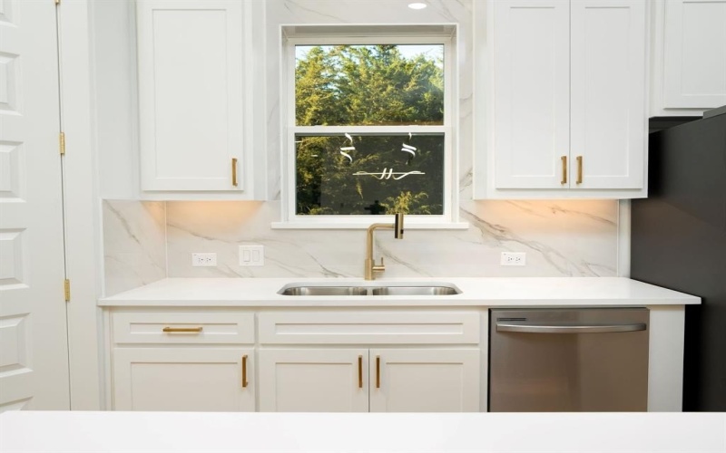 5849 Millar Drive, Dallas, TX 75236, 4 Bedrooms Bedrooms, ,3 BathroomsBathrooms,Residential,For Sale,5849 Millar Drive,0,21096364