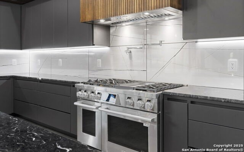 11019 Porter Springs, San Antonio, TX 78255, 4 Habitaciones Habitaciones , ,5 BañosBaños,Residential,En Venta,11019 Porter Springs,0,1918721