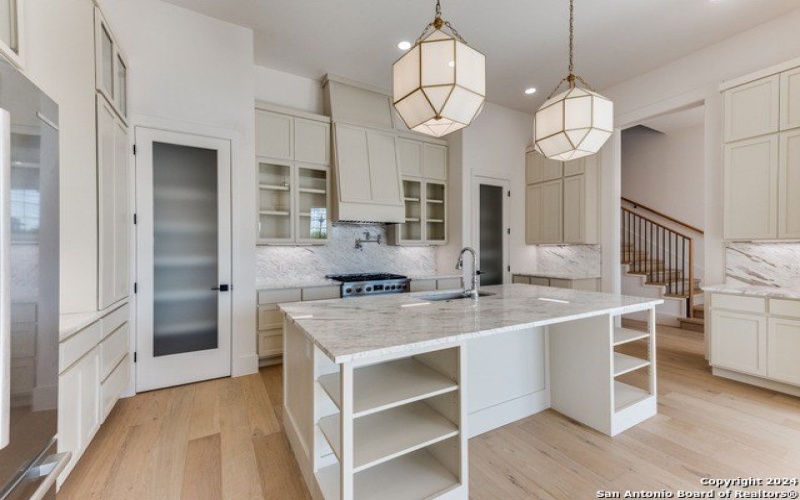 103 E WILDWOOD #B, San Antonio, TX 78212-1727, 3 Habitaciones Habitaciones , ,3 BañosBaños,Residential,En Venta,103 E WILDWOOD,0,1918743