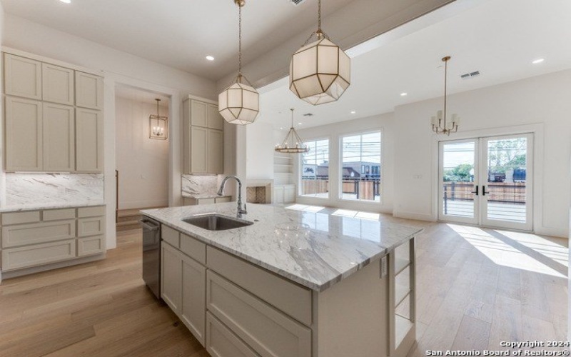 103 E WILDWOOD #B, San Antonio, TX 78212-1727, 3 Habitaciones Habitaciones , ,3 BañosBaños,Residential,En Venta,103 E WILDWOOD,0,1918743