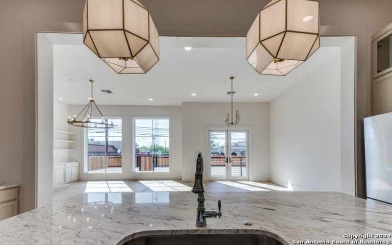 103 E WILDWOOD #B, San Antonio, TX 78212-1727, 3 Habitaciones Habitaciones , ,3 BañosBaños,Residential,En Venta,103 E WILDWOOD,0,1918743