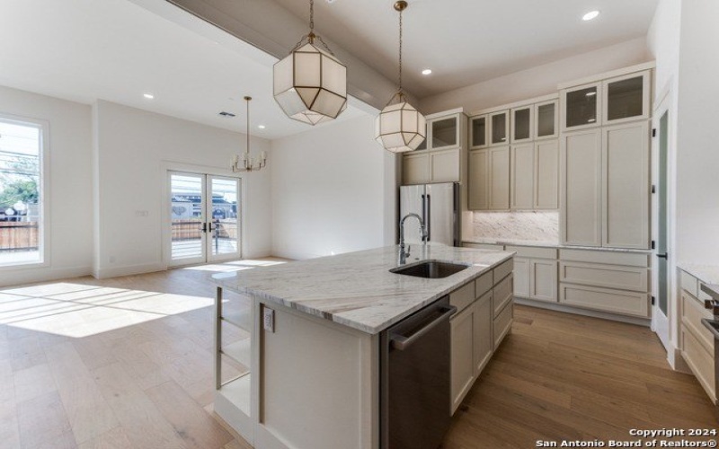 103 E WILDWOOD #B, San Antonio, TX 78212-1727, 3 Habitaciones Habitaciones , ,3 BañosBaños,Residential,En Venta,103 E WILDWOOD,0,1918743