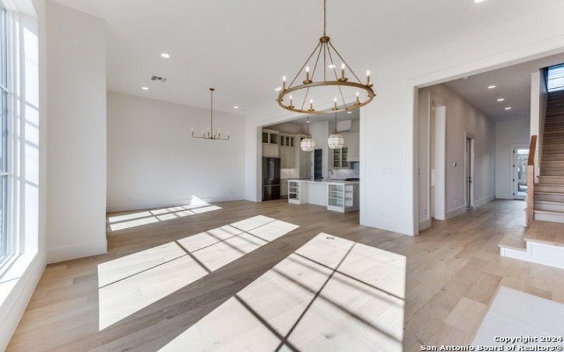 103 E WILDWOOD #B, San Antonio, TX 78212-1727, 3 Habitaciones Habitaciones , ,3 BañosBaños,Residential,En Venta,103 E WILDWOOD,0,1918743