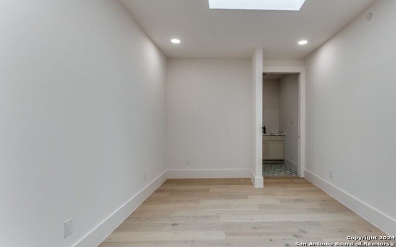 103 E WILDWOOD #B, San Antonio, TX 78212-1727, 3 Habitaciones Habitaciones , ,3 BañosBaños,Residential,En Venta,103 E WILDWOOD,0,1918743