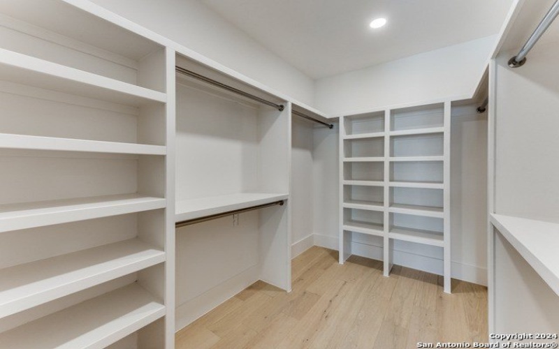 103 E WILDWOOD #B, San Antonio, TX 78212-1727, 3 Habitaciones Habitaciones , ,3 BañosBaños,Residential,En Venta,103 E WILDWOOD,0,1918743