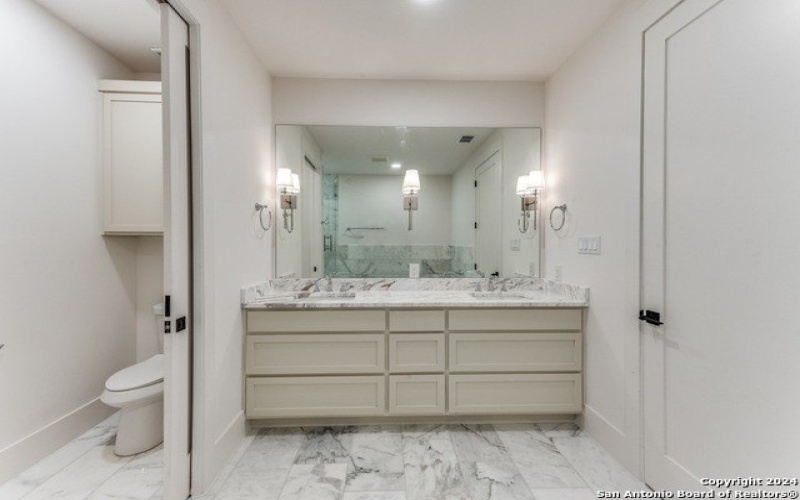 103 E WILDWOOD #B, San Antonio, TX 78212-1727, 3 Habitaciones Habitaciones , ,3 BañosBaños,Residential,En Venta,103 E WILDWOOD,0,1918743