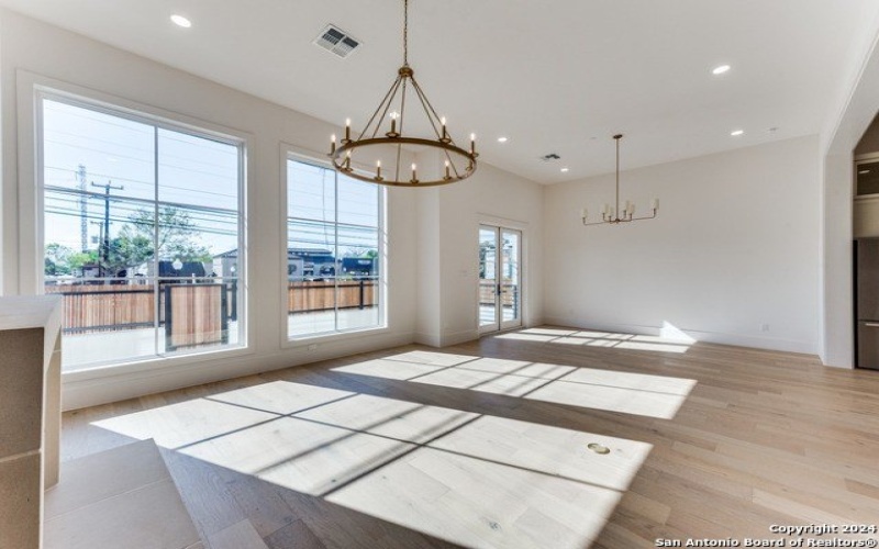 103 E WILDWOOD #B, San Antonio, TX 78212-1727, 3 Habitaciones Habitaciones , ,3 BañosBaños,Residential,En Venta,103 E WILDWOOD,0,1918743