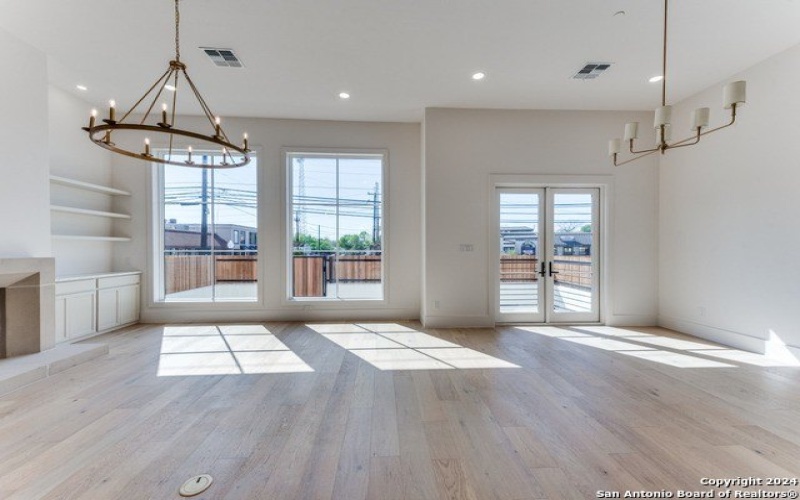 103 E WILDWOOD #B, San Antonio, TX 78212-1727, 3 Habitaciones Habitaciones , ,3 BañosBaños,Residential,En Venta,103 E WILDWOOD,0,1918743