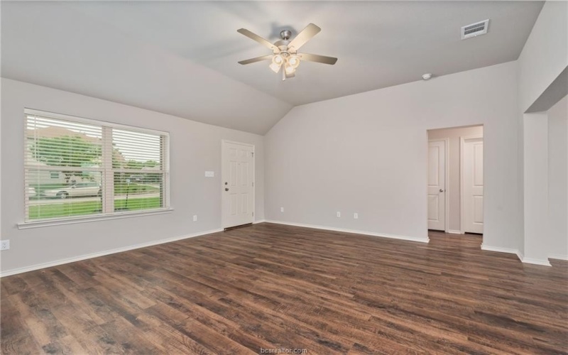 125 Cotton Cove, Snook, TX 77878, 3 Bedrooms Bedrooms, ,2 BathroomsBathrooms,Residential,For Sale,125 Cotton Cove,0,25010597