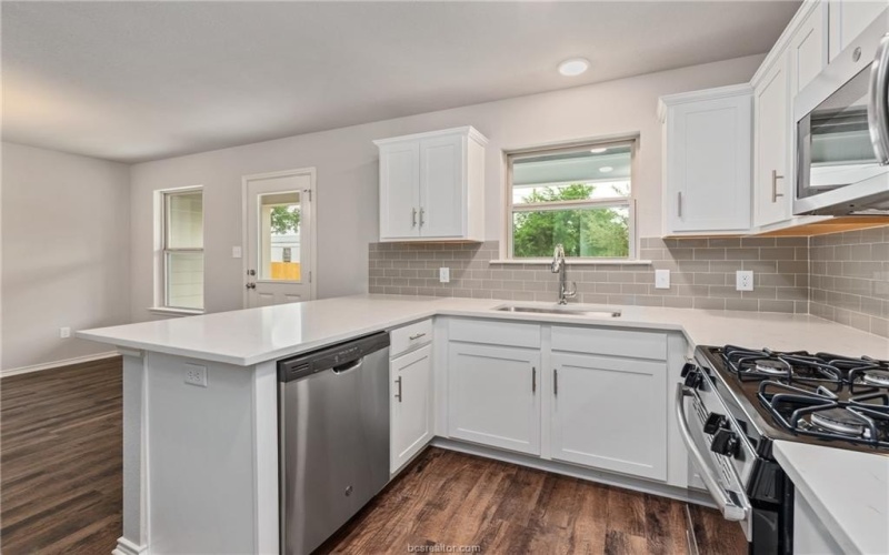 125 Cotton Cove, Snook, TX 77878, 3 Bedrooms Bedrooms, ,2 BathroomsBathrooms,Residential,For Sale,125 Cotton Cove,0,25010597