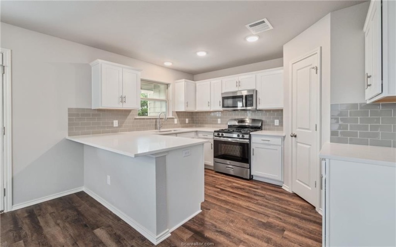 125 Cotton Cove, Snook, TX 77878, 3 Bedrooms Bedrooms, ,2 BathroomsBathrooms,Residential,For Sale,125 Cotton Cove,0,25010597