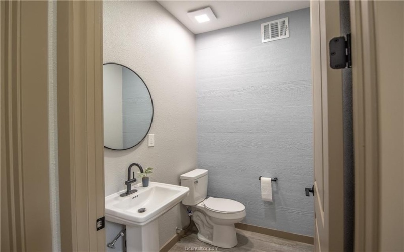 103 Whispering Oaks Drive, Somerville, TX 77879, 3 Bedrooms Bedrooms, ,2 BathroomsBathrooms,Residential,For Sale,103 Whispering Oaks Drive,0,25011271