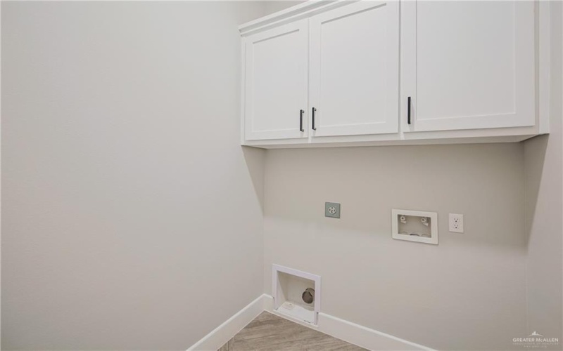 8039 N 50th Street, McAllen, TX 78504, 3 Bedrooms Bedrooms, ,2 BathroomsBathrooms,Residential,For Sale,8039 N 50th Street,463950