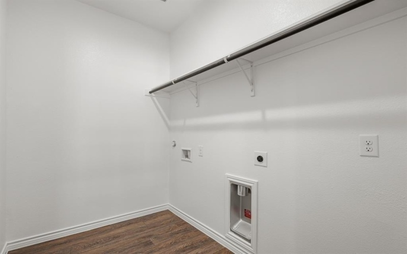 933 Rocket Plane Drive, Fort Worth, TX 76131, 4 Habitaciones Habitaciones , ,2 BañosBaños,Residential,En Venta,933 Rocket Plane Drive,0,21097937