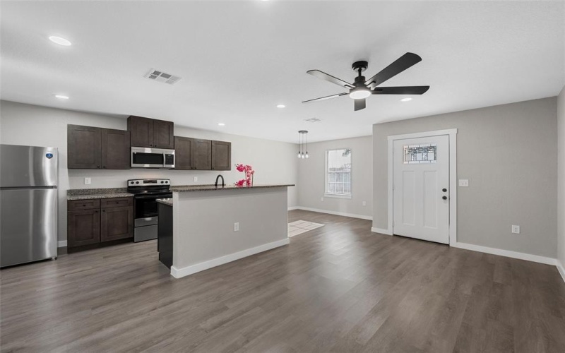 405 Hogan Lane, Bellmead, TX 76705, 6 Habitaciones Habitaciones , ,5 BañosBaños,Residential Multi Family,En Venta,405 Hogan Lane,0,21098022