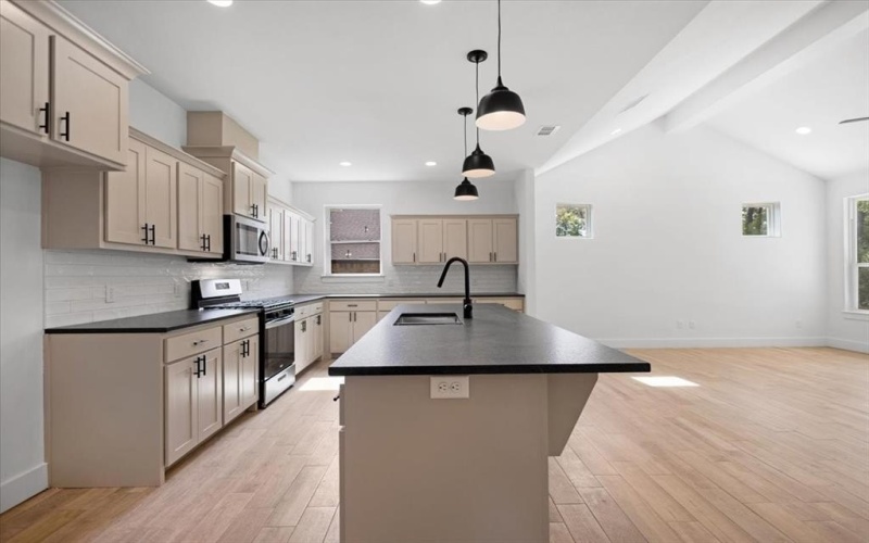 16426 Crossing Circle, Lindale, TX 75771, 4 Habitaciones Habitaciones , ,2 BañosBaños,Residential,En Venta,16426 Crossing Circle,0,21098041