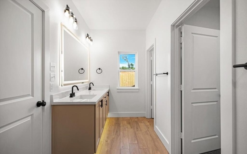 16426 Crossing Circle, Lindale, TX 75771, 4 Habitaciones Habitaciones , ,2 BañosBaños,Residential,En Venta,16426 Crossing Circle,0,21098041