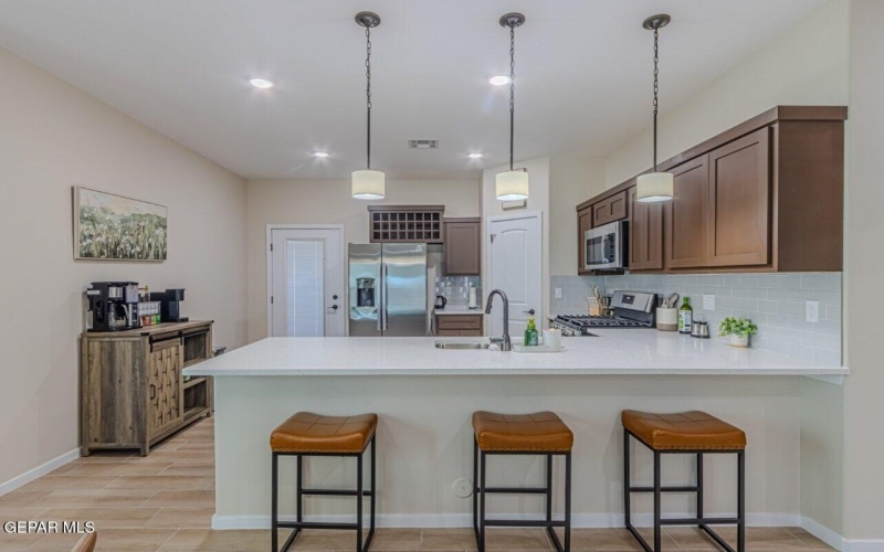 360 HECTOR PORRAS Drive, El Paso, TX 79928, 4 Habitaciones Habitaciones , ,2 BañosBaños,Residential,En Venta,360 HECTOR PORRAS Drive,0,932869