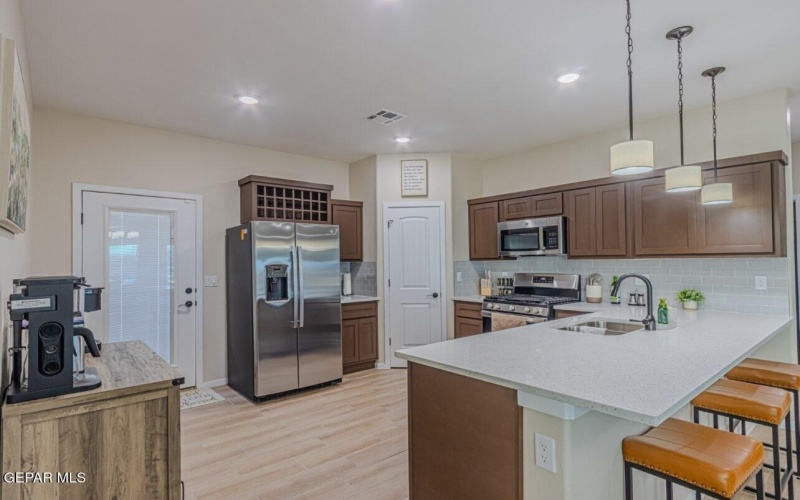 360 HECTOR PORRAS Drive, El Paso, TX 79928, 4 Habitaciones Habitaciones , ,2 BañosBaños,Residential,En Venta,360 HECTOR PORRAS Drive,0,932869