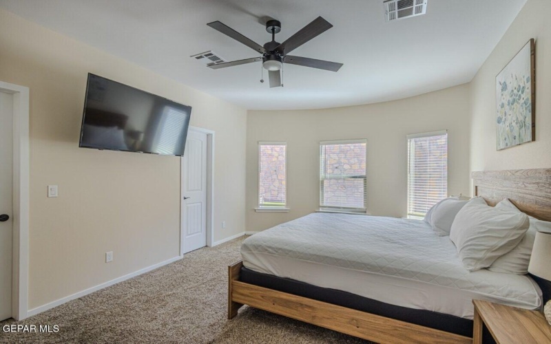 360 HECTOR PORRAS Drive, El Paso, TX 79928, 4 Habitaciones Habitaciones , ,2 BañosBaños,Residential,En Venta,360 HECTOR PORRAS Drive,0,932869