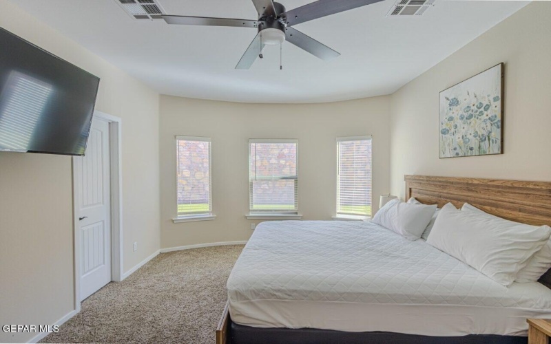 360 HECTOR PORRAS Drive, El Paso, TX 79928, 4 Habitaciones Habitaciones , ,2 BañosBaños,Residential,En Venta,360 HECTOR PORRAS Drive,0,932869