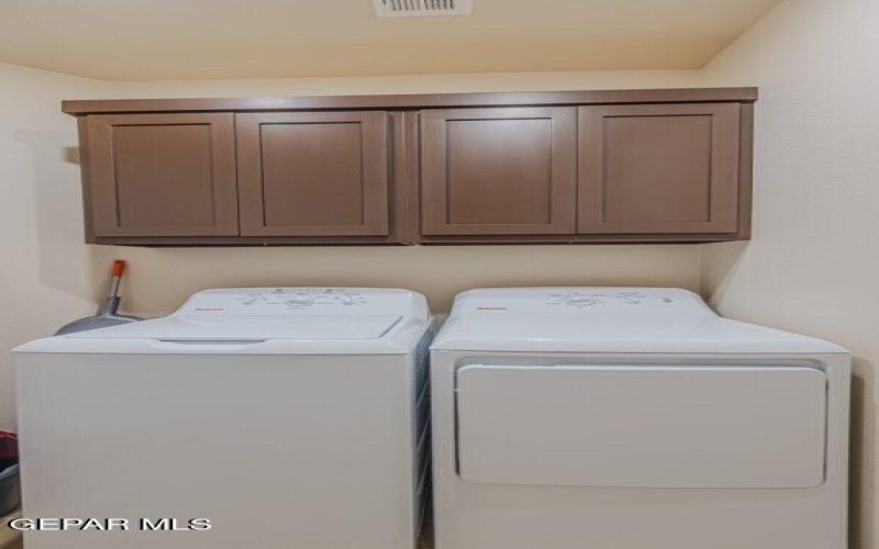 360 HECTOR PORRAS Drive, El Paso, TX 79928, 4 Habitaciones Habitaciones , ,2 BañosBaños,Residential,En Venta,360 HECTOR PORRAS Drive,0,932869