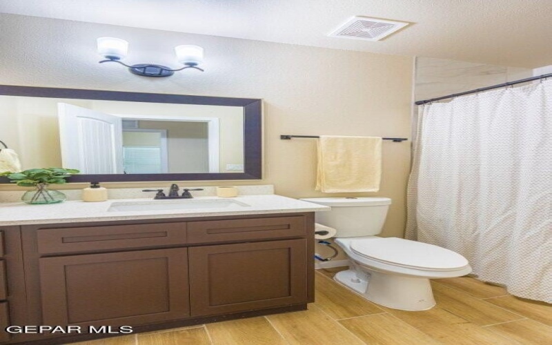 360 HECTOR PORRAS Drive, El Paso, TX 79928, 4 Habitaciones Habitaciones , ,2 BañosBaños,Residential,En Venta,360 HECTOR PORRAS Drive,0,932869