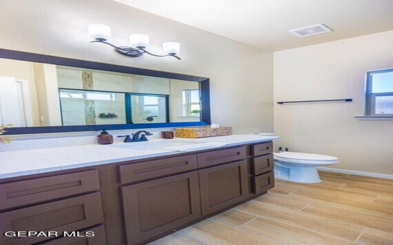 360 HECTOR PORRAS Drive, El Paso, TX 79928, 4 Habitaciones Habitaciones , ,2 BañosBaños,Residential,En Venta,360 HECTOR PORRAS Drive,0,932869