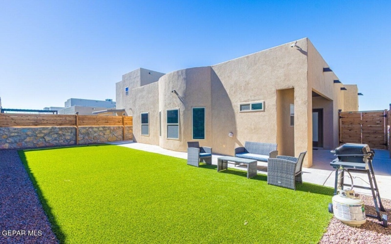 360 HECTOR PORRAS Drive, El Paso, TX 79928, 4 Habitaciones Habitaciones , ,2 BañosBaños,Residential,En Venta,360 HECTOR PORRAS Drive,0,932869