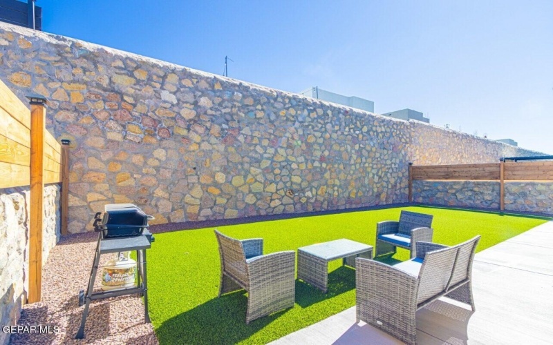 360 HECTOR PORRAS Drive, El Paso, TX 79928, 4 Habitaciones Habitaciones , ,2 BañosBaños,Residential,En Venta,360 HECTOR PORRAS Drive,0,932869