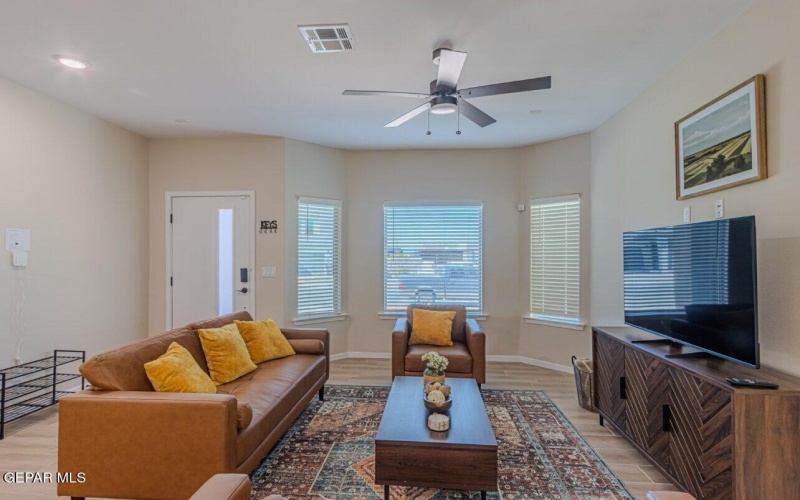 360 HECTOR PORRAS Drive, El Paso, TX 79928, 4 Habitaciones Habitaciones , ,2 BañosBaños,Residential,En Venta,360 HECTOR PORRAS Drive,0,932869