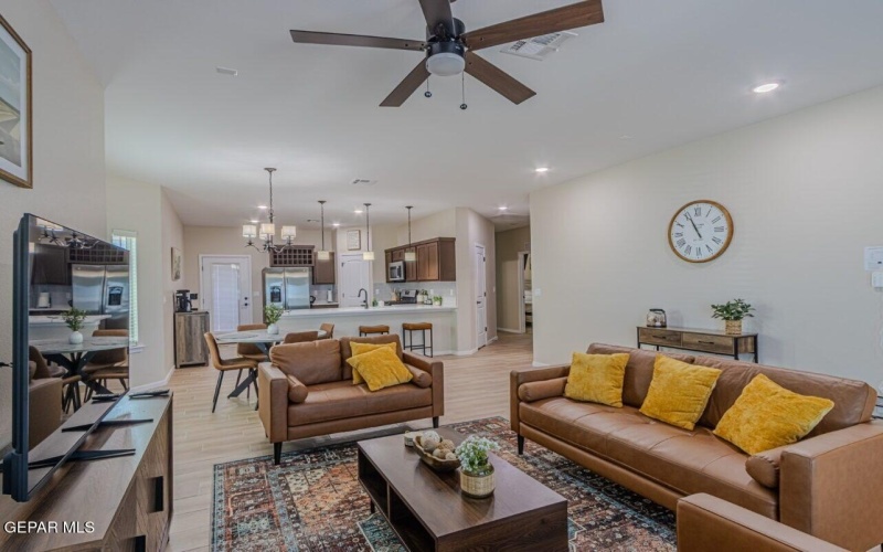 360 HECTOR PORRAS Drive, El Paso, TX 79928, 4 Habitaciones Habitaciones , ,2 BañosBaños,Residential,En Venta,360 HECTOR PORRAS Drive,0,932869