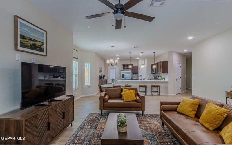 360 HECTOR PORRAS Drive, El Paso, TX 79928, 4 Habitaciones Habitaciones , ,2 BañosBaños,Residential,En Venta,360 HECTOR PORRAS Drive,0,932869