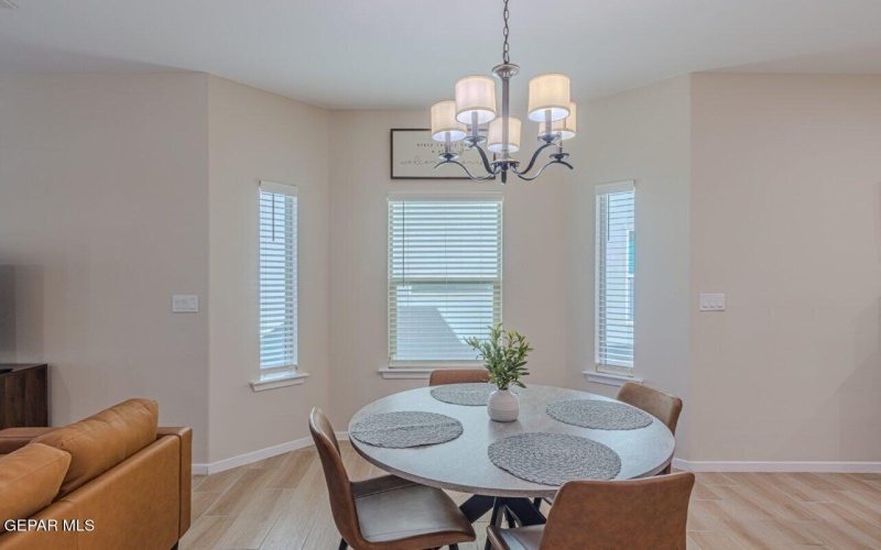 360 HECTOR PORRAS Drive, El Paso, TX 79928, 4 Habitaciones Habitaciones , ,2 BañosBaños,Residential,En Venta,360 HECTOR PORRAS Drive,0,932869