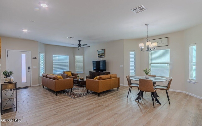 360 HECTOR PORRAS Drive, El Paso, TX 79928, 4 Habitaciones Habitaciones , ,2 BañosBaños,Residential,En Venta,360 HECTOR PORRAS Drive,0,932869