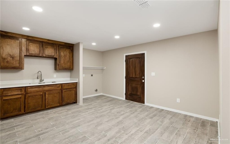 2194 Via Roma Street, Weslaco, TX 78596, 3 Habitaciones Habitaciones , ,2 BañosBaños,Residential,En Venta,2194 Via Roma Street,0,485725