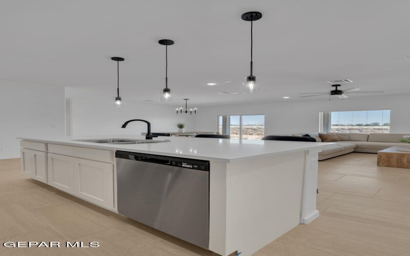 12601 AMESBURY Avenue, El Paso, TX 79928, 4 Habitaciones Habitaciones , ,2 BañosBaños,Residential,En Venta,12601 AMESBURY Avenue,0,932891