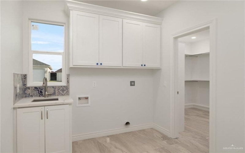 804 N Buxton Avenue, Edinburg, TX 78541, 3 Habitaciones Habitaciones , ,2 BañosBaños,Residential,En Venta,804 N Buxton Avenue,0,485780