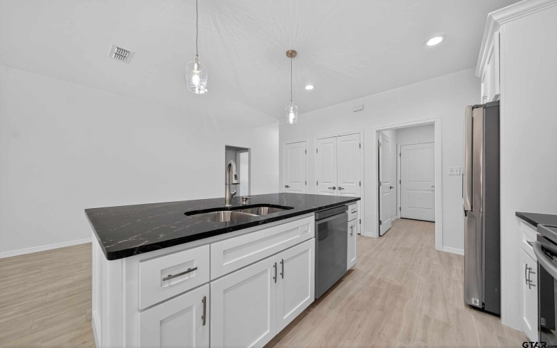 369 CR 4215, Jacksonville, TX 75766, 3 Bedrooms Bedrooms, ,2 BathroomsBathrooms,Residential,For Sale,369 CR 4215,0,25015939