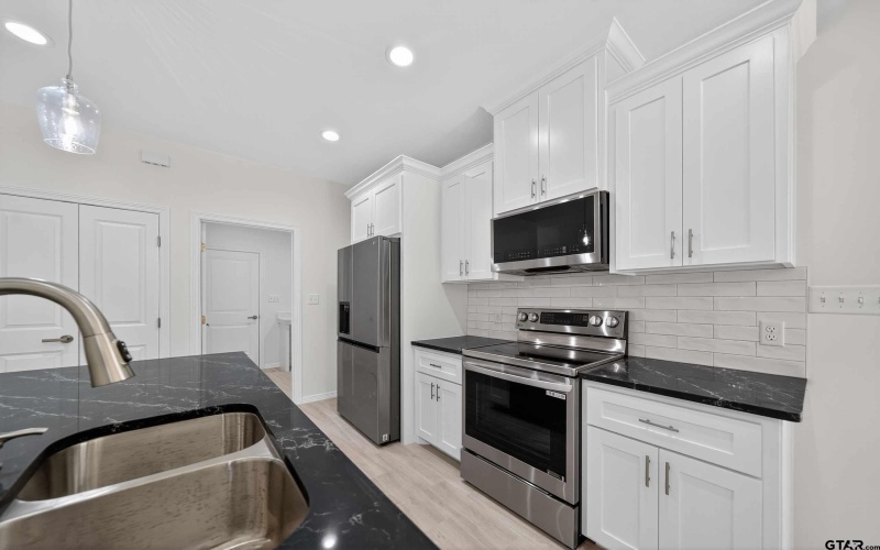 369 CR 4215, Jacksonville, TX 75766, 3 Bedrooms Bedrooms, ,2 BathroomsBathrooms,Residential,For Sale,369 CR 4215,0,25015939